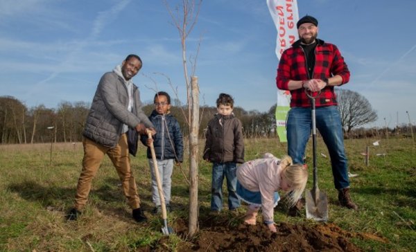 bomen planten in wij bos 1200 dpi